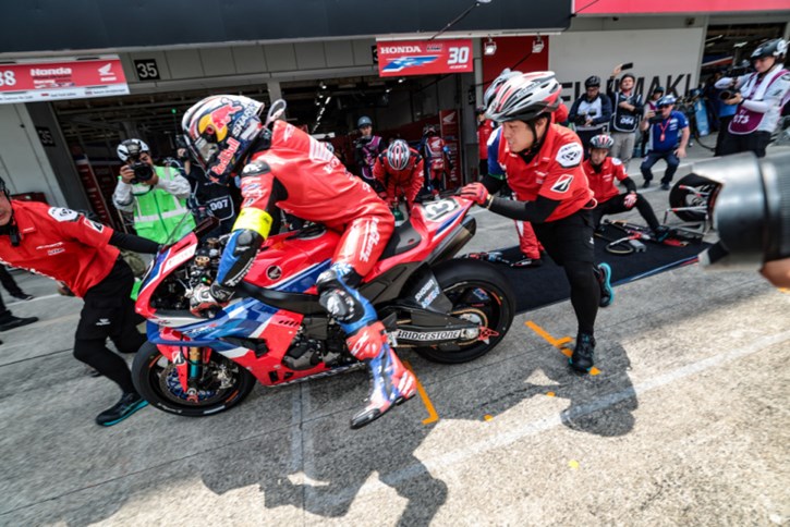 O Johann Zarco βοήθησε σημαντικά στη νίκη της Honda